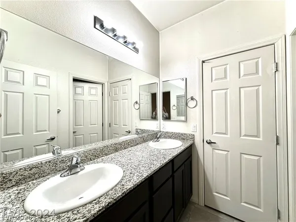 $2,200 | 5708 Akula Bay Street, North Las Vegas, NV 89081