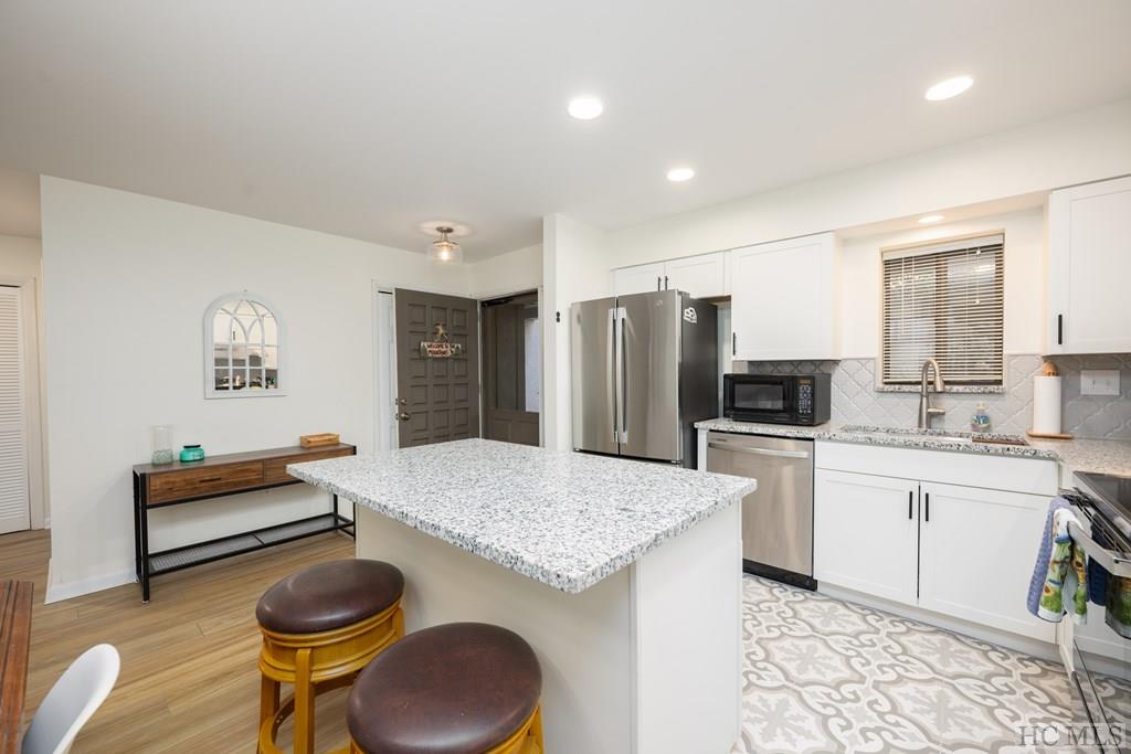435-1B Overlook Road, Unit 1B Sapphire, NC 28774 - Photo 12 of 53 Gallery Image 12