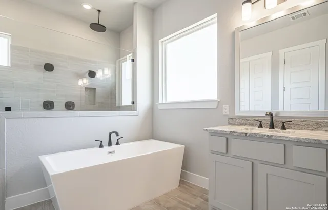 $749,900 | 302 Venado Oaks, Rio Medina, TX 78066