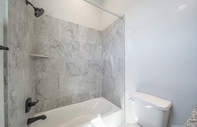 $749,900 | 302 Venado Oaks, Rio Medina, TX 78066