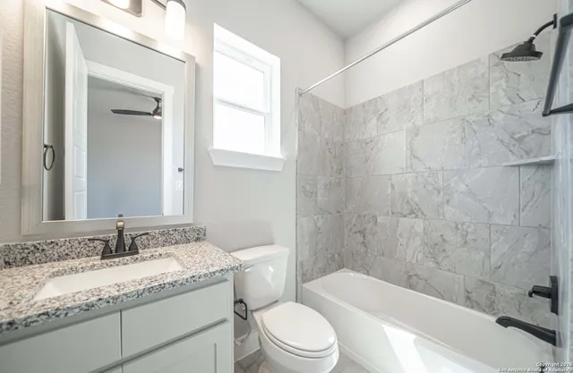 $749,900 | 302 Venado Oaks, Rio Medina, TX 78066