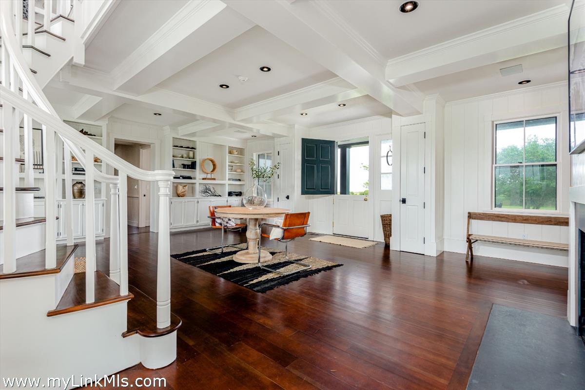 105 Low Beach Road Nantucket, MA 02554 - Photo 3 of 45