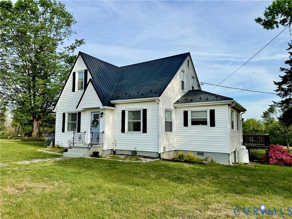 61 Mohawk Road Buckingham, VA 23921 - Photo 2 of 40 a front view of a house with a yard