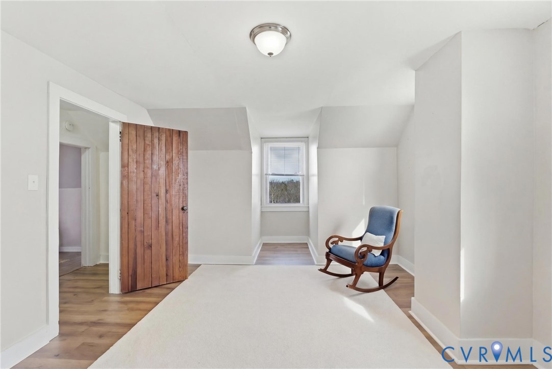 61 Mohawk Road Buckingham, VA 23921 - Photo 27 of 40 a room with furniture and a window