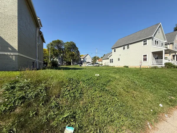 $8,800 | 2523 North 35th Street, Milwaukee, WI 53210