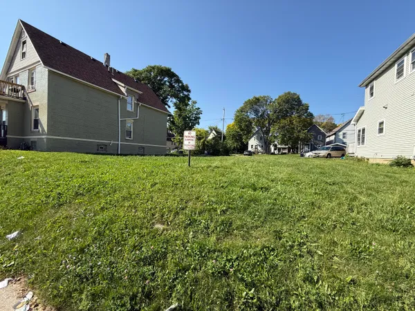 $8,800 | 2523 North 35th Street, Milwaukee, WI 53210
