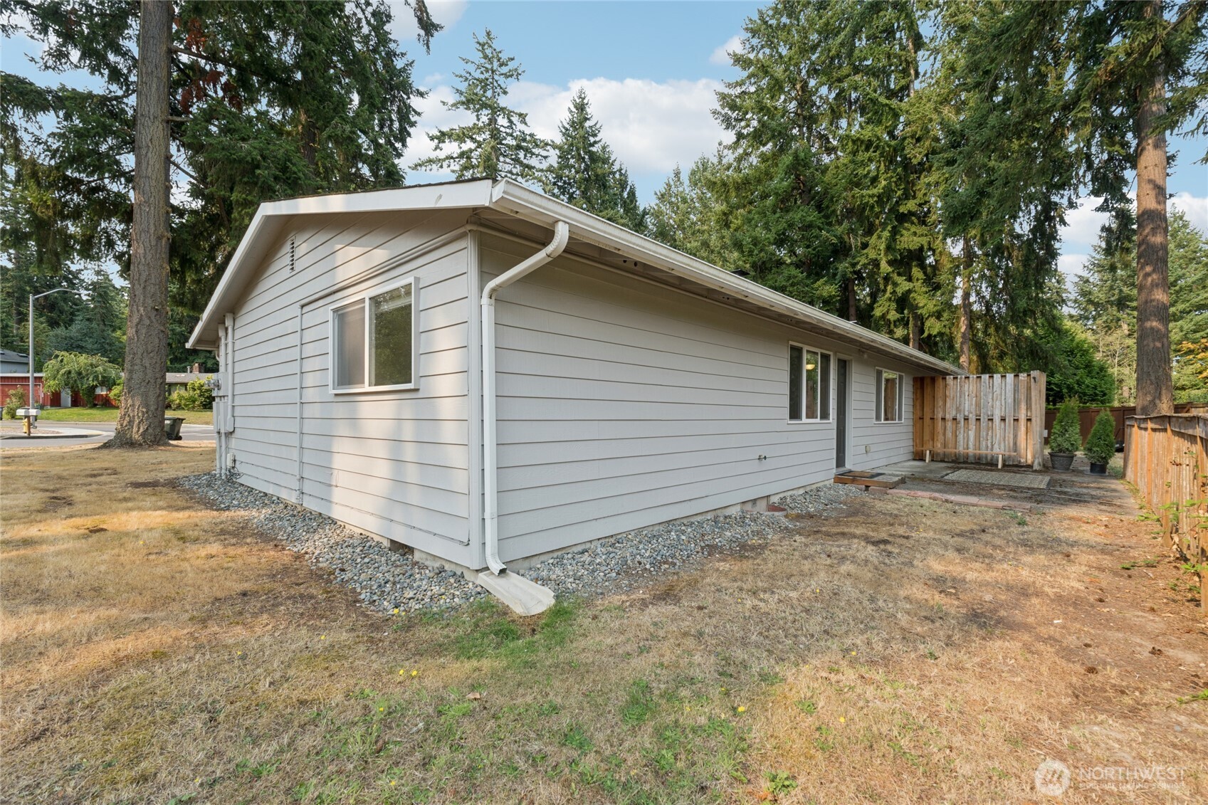 2405 B Street Steilacoom, WA 98388 - Photo 23 of 27 a backyard of a house