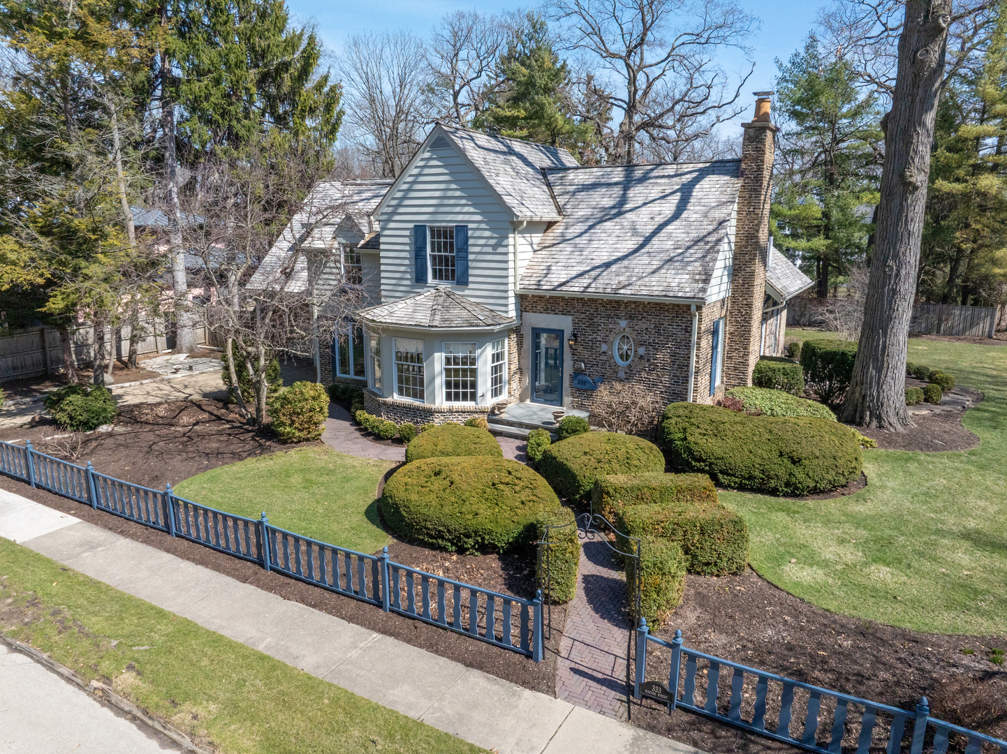 333 Simpson Street Lake Bluff, IL 60044 - Photo 2 of 51