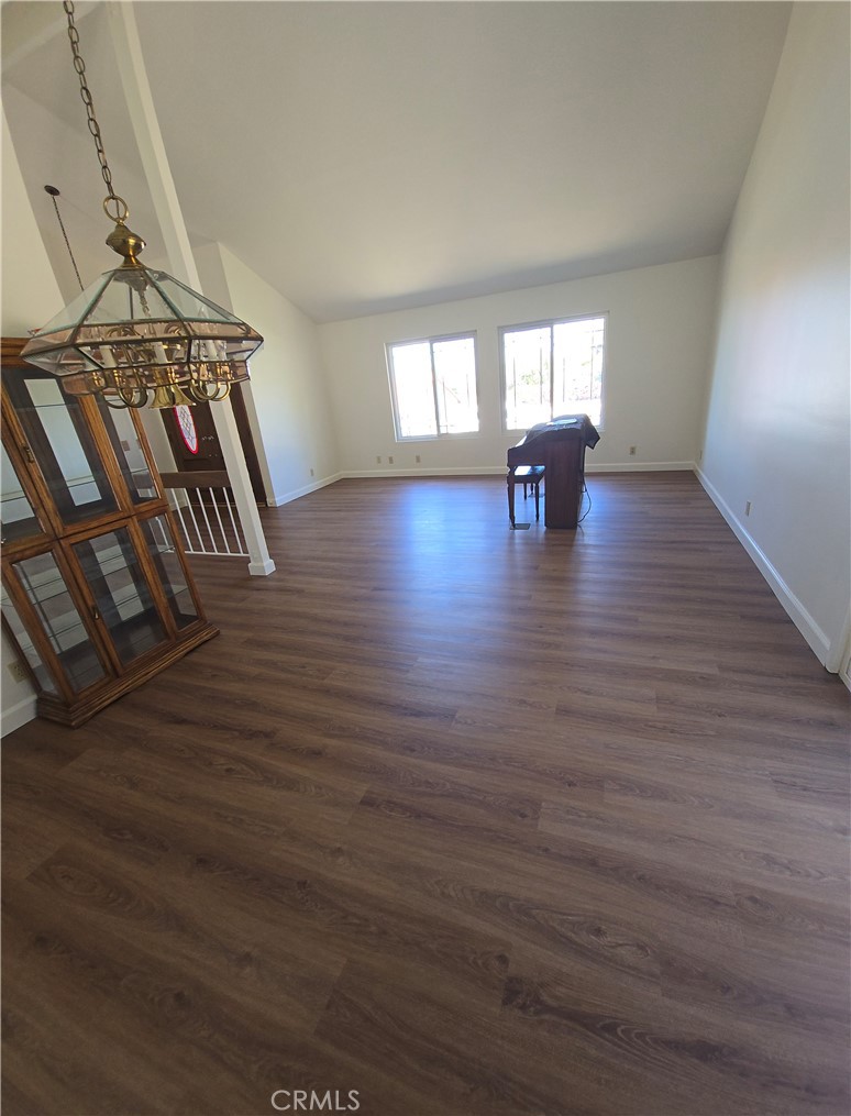 7134 Dos Rios Drive Tujunga, CA 91042 - Photo 9 of 24