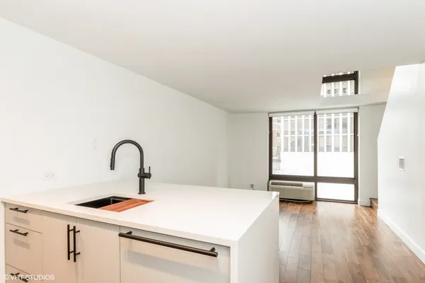$2,450 | 1221 North Dearborn Street, Unit 802S, Chicago, IL 60610