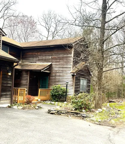 $2,200 | 227 Image Drive, Scotrun, PA 18355