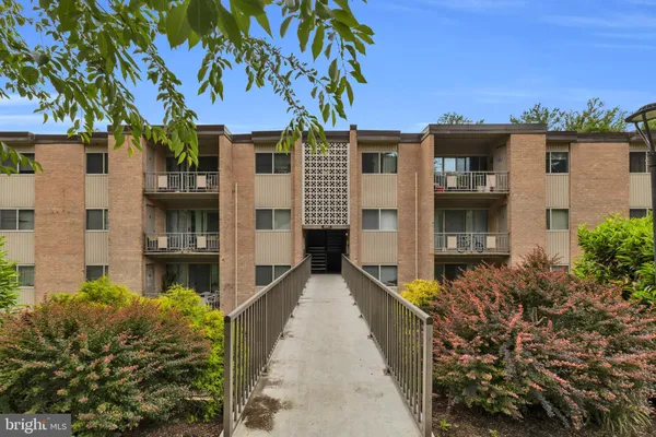 $1,750 | 5107 Crossfield Court, Unit 304, Rockville, MD 20852
