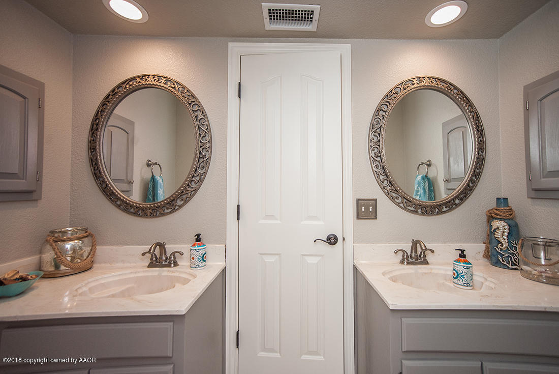 3302 Reeder Drive Amarillo, TX 79121 - Photo 17 of 31 Hall bath