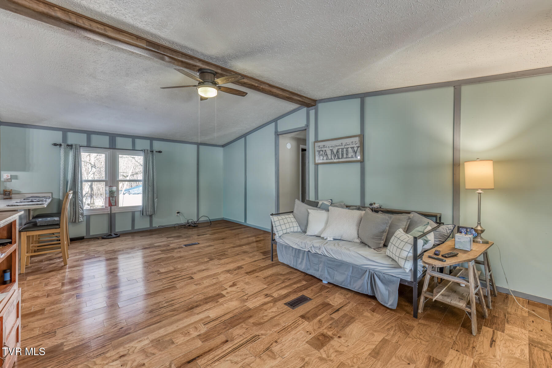 736 Ryder Church Road Bluff City, TN 37618 - Photo 5 of 29 LIVING ROOM