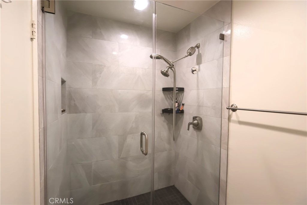 929 Thistlegate Road Oak Park, CA 91377 - Photo 19 of 27 Gallery Image 19