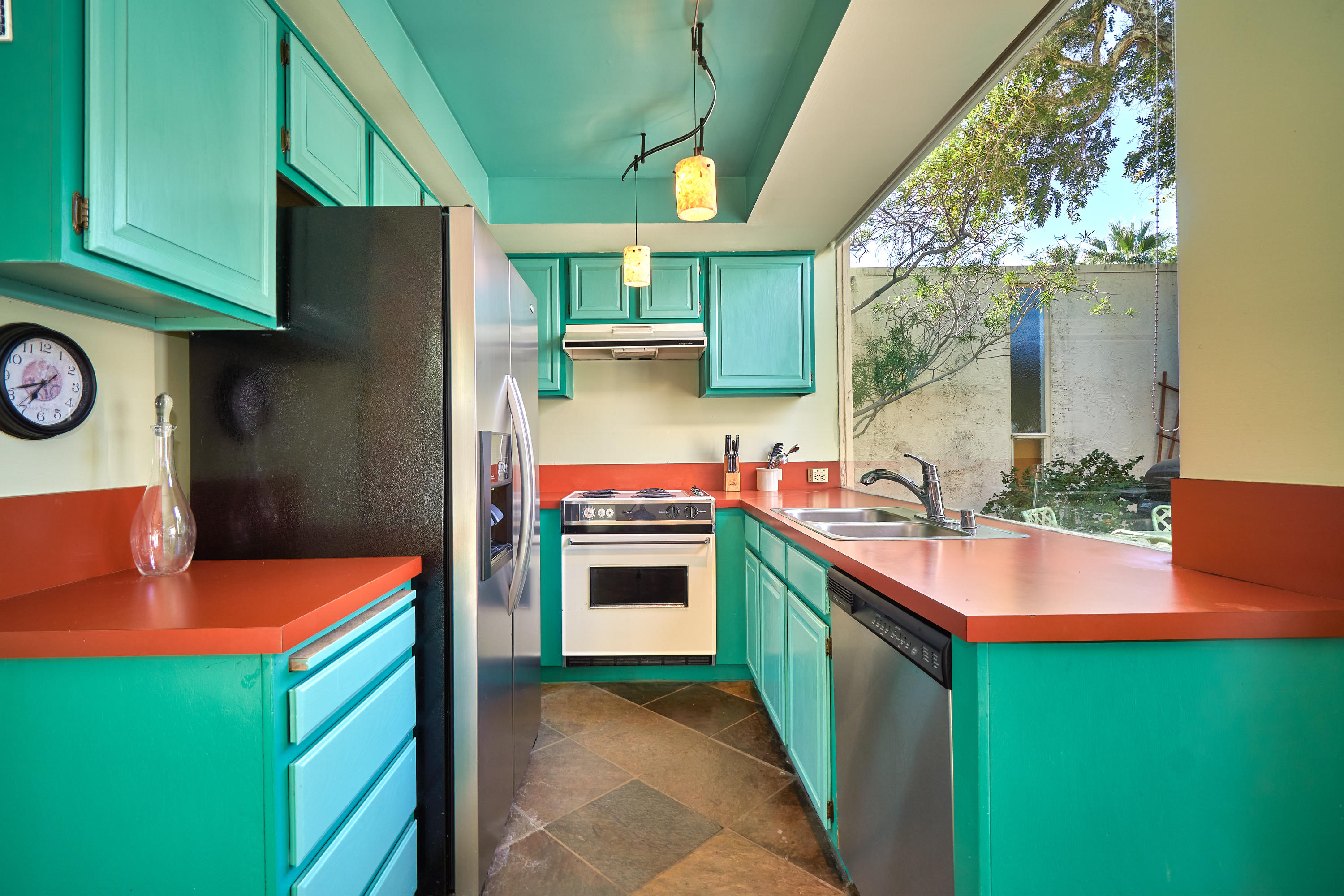 360 Cabrillo Road, Unit 128 Palm Springs, CA 92262 - Photo 5 of 21 Kitchen