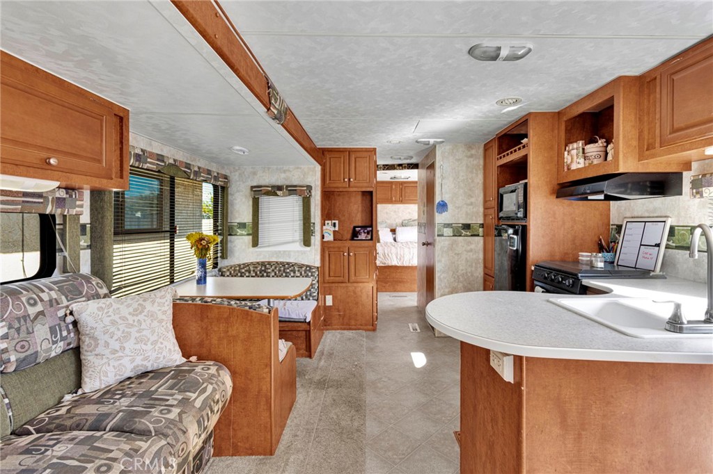 14575 Tonikan Road Apple Valley, CA 92307 - Photo 32 of 38 Gallery Image 32