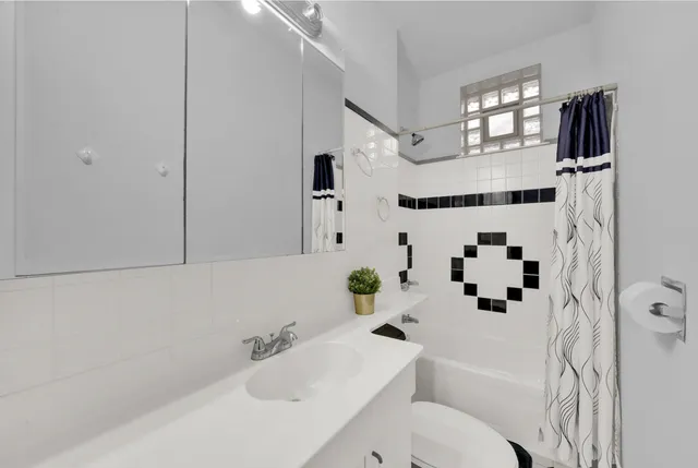 $1,600 | 6238 South Massasoit Avenue, Unit 1, Chicago, IL 60638