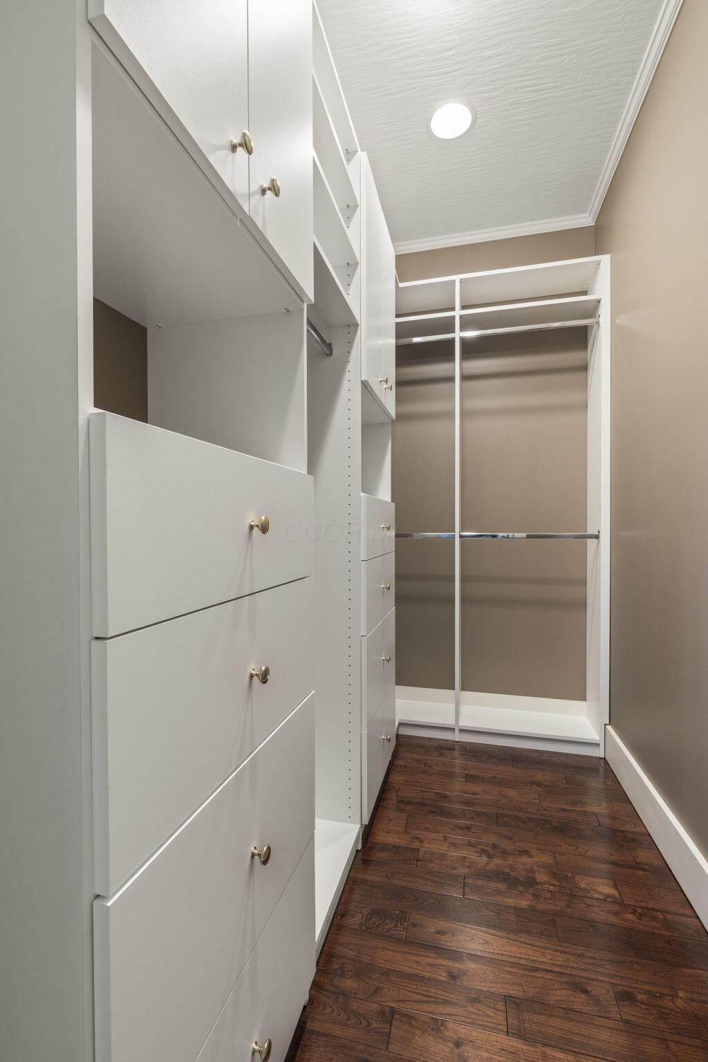 29614 Tarlton Adelphi Road Kingston, OH 45644 - Photo 37 of 60 Closet in Owner Suite