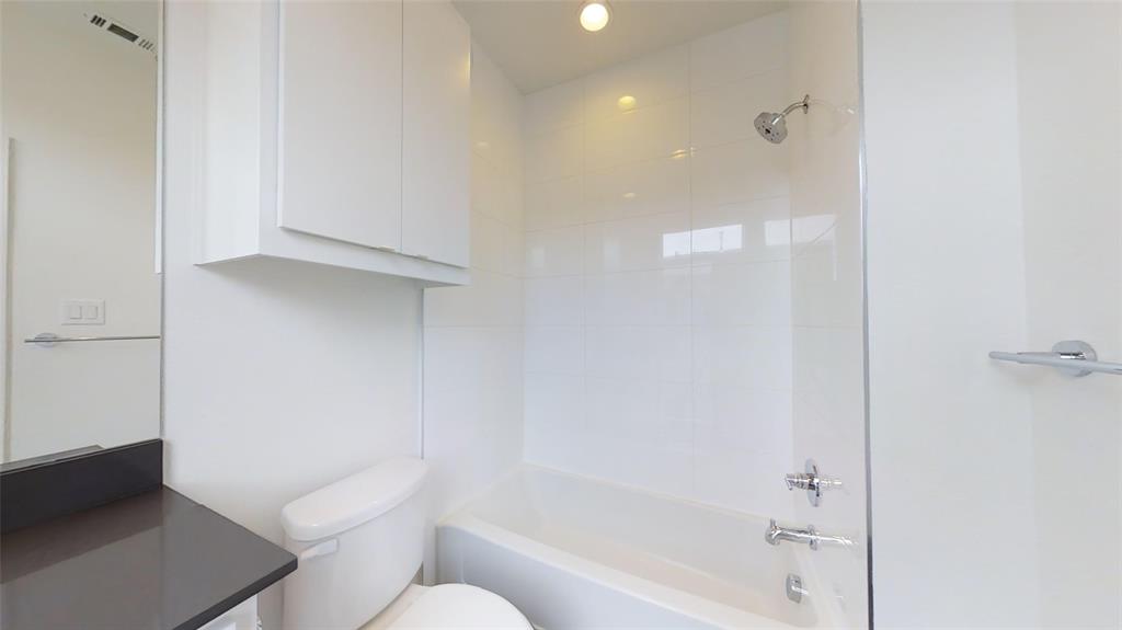 4905 Live Oak Street, Unit D Dallas, TX 75206 - Photo 14 of 19 a bathroom with a bathtub and toilet