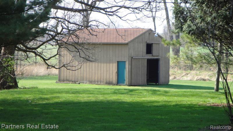 5495 Layton Road Fowlerville, MI 48836 - Photo 6 of 19 Barn View 2