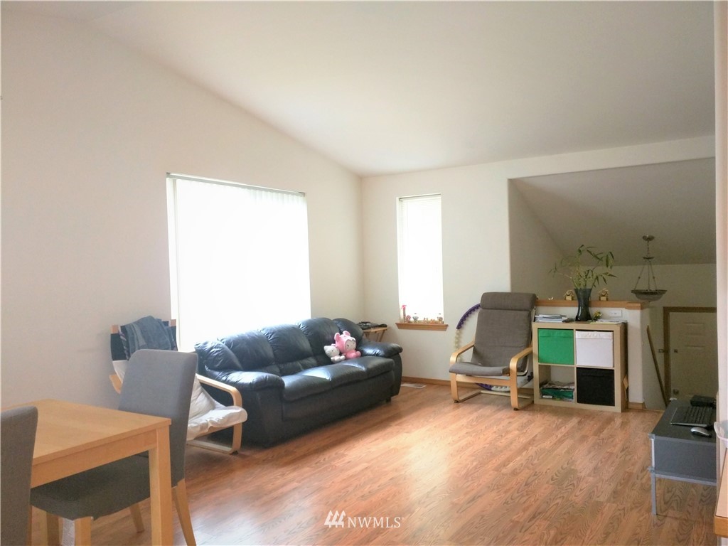 11126 Southeast 168th Street Renton, WA 98055 - Photo 4 of 14