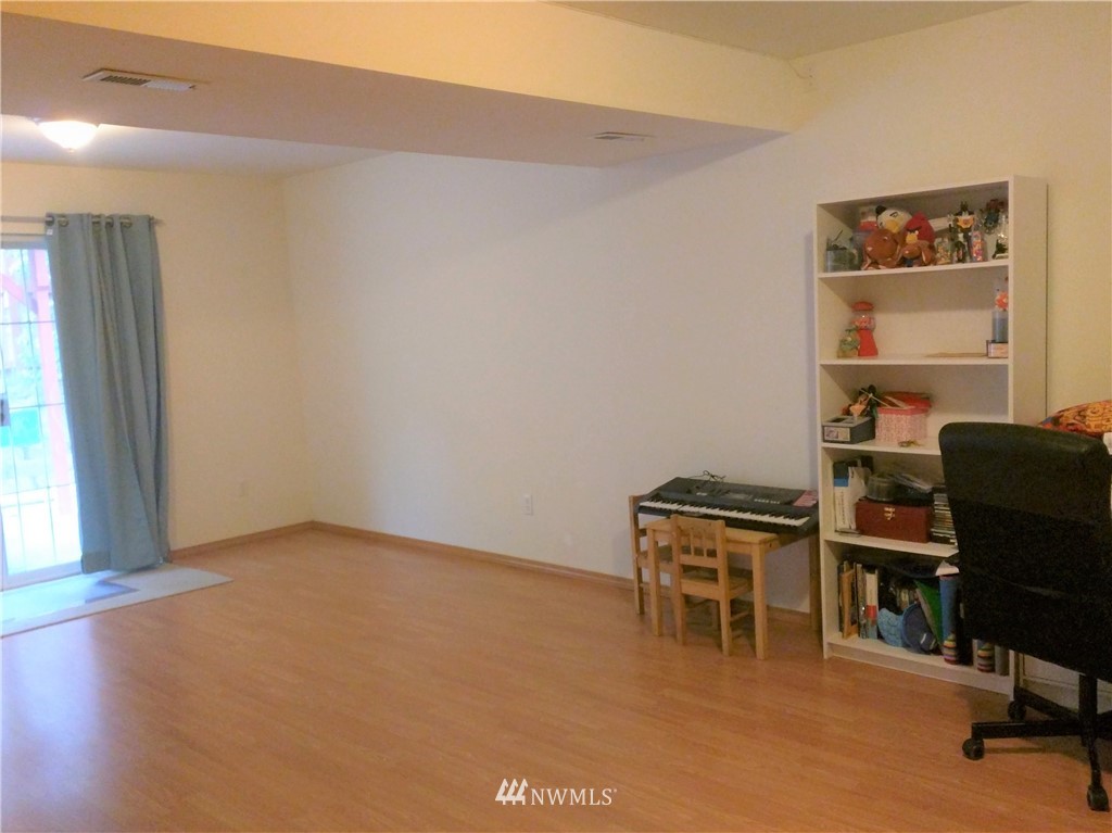 11126 Southeast 168th Street Renton, WA 98055 - Photo 10 of 14