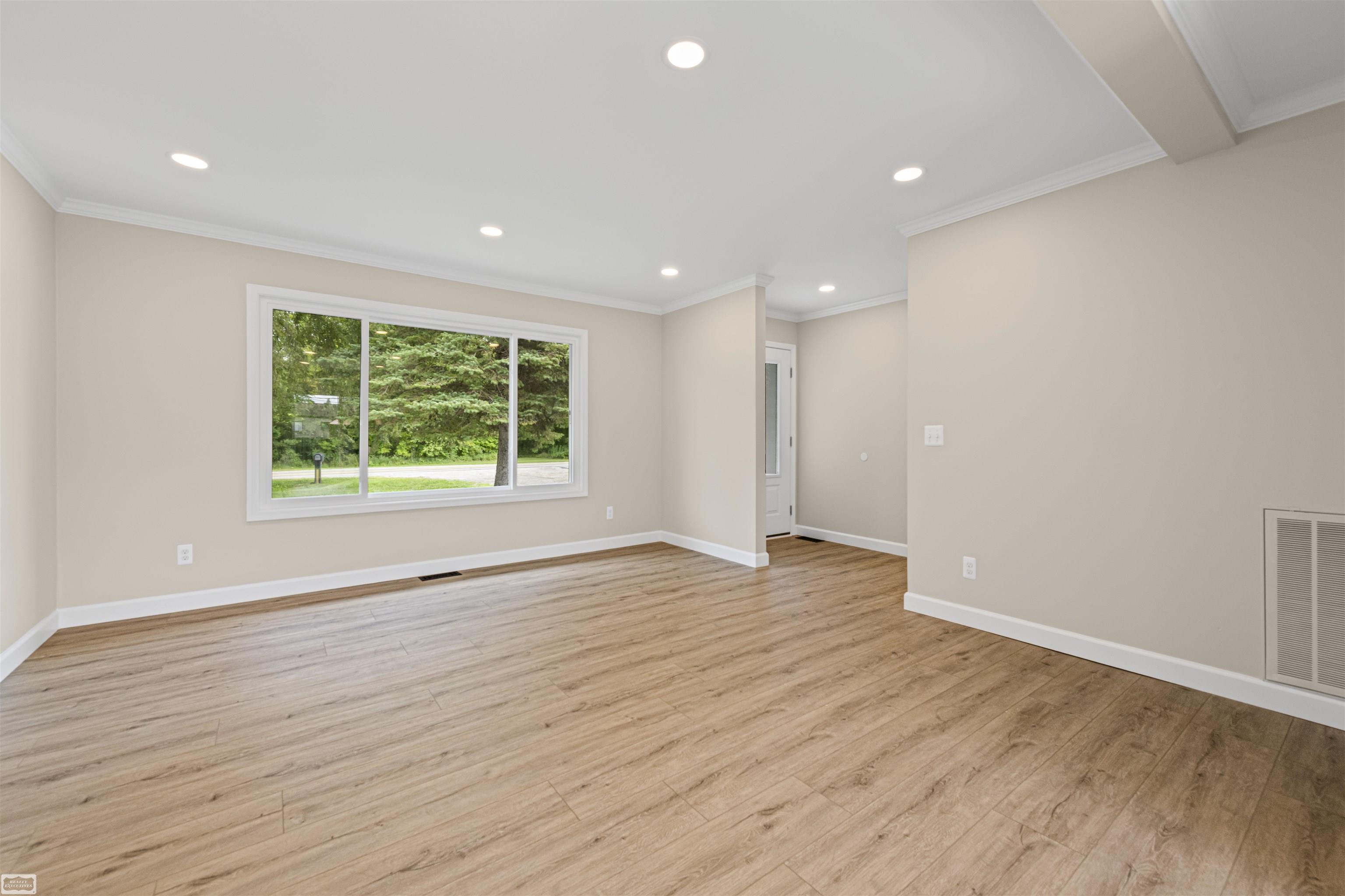 39839 Utica Road Sterling Heights, MI 48313 - Photo 7 of 25