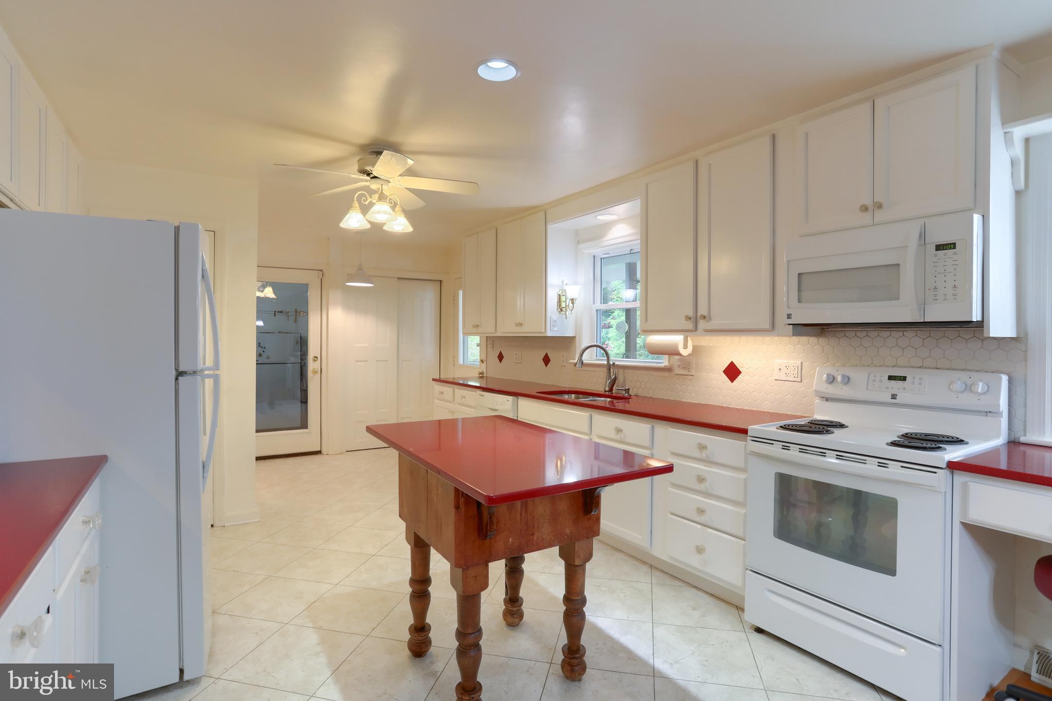 280 Nye Road Hershey, PA 17033 - Photo 14 of 50 Island stays