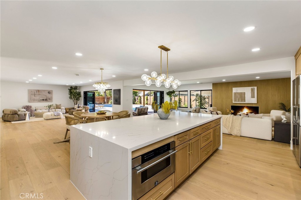 17601 McCormick Street Encino, CA 91316 - Photo 11 of 35