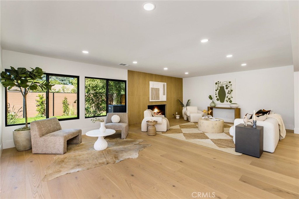 17601 McCormick Street Encino, CA 91316 - Photo 13 of 35