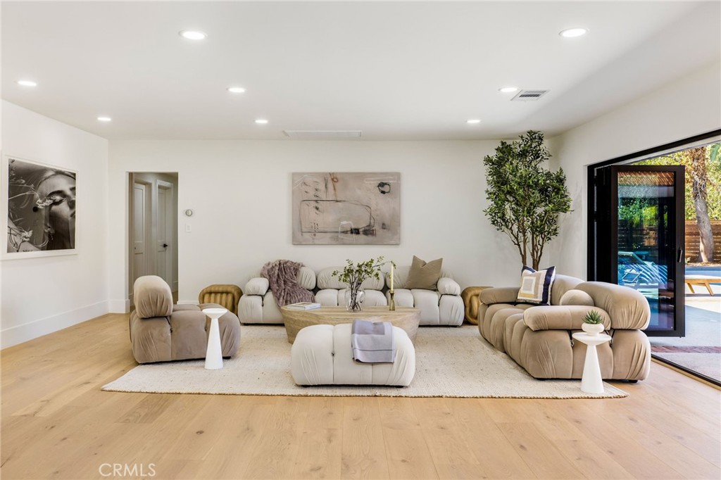 17601 McCormick Street Encino, CA 91316 - Photo 16 of 35