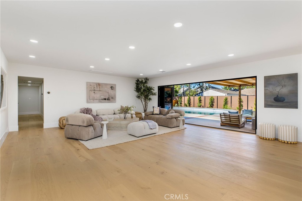 17601 McCormick Street Encino, CA 91316 - Photo 17 of 35