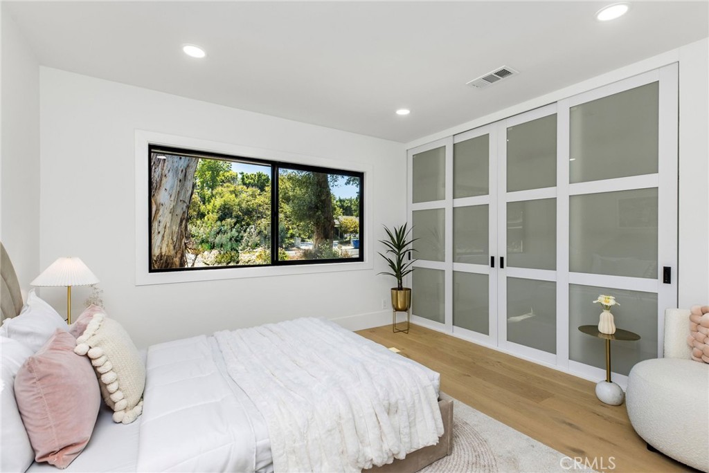 17601 McCormick Street Encino, CA 91316 - Photo 21 of 35