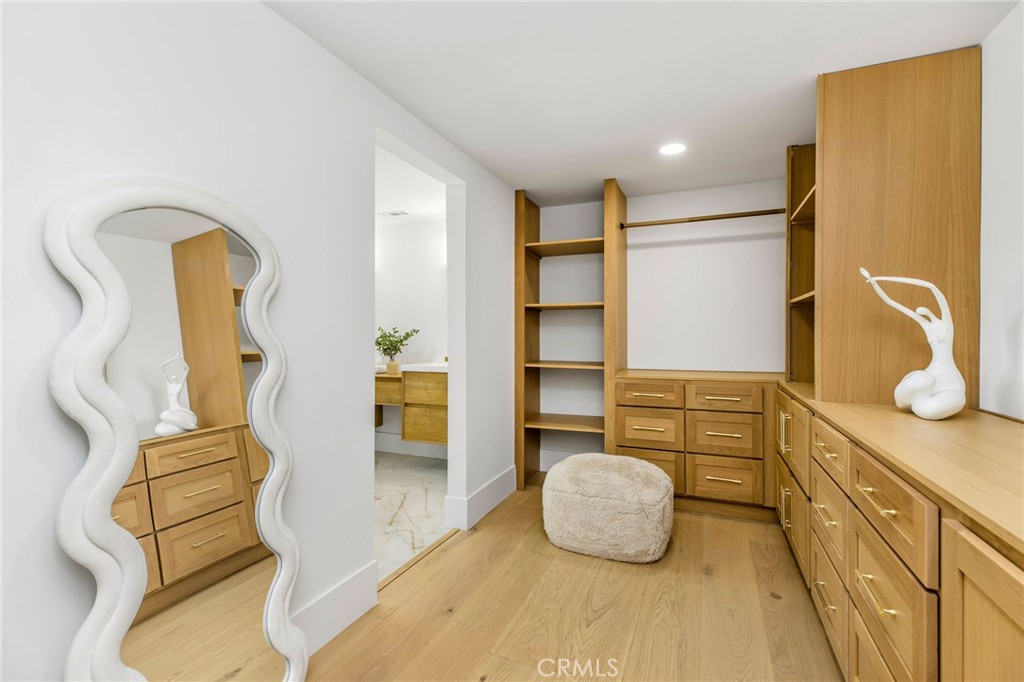 17601 McCormick Street Encino, CA 91316 - Photo 26 of 35