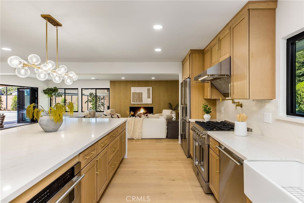 17601 McCormick Street Encino, CA 91316 - Photo 9 of 35