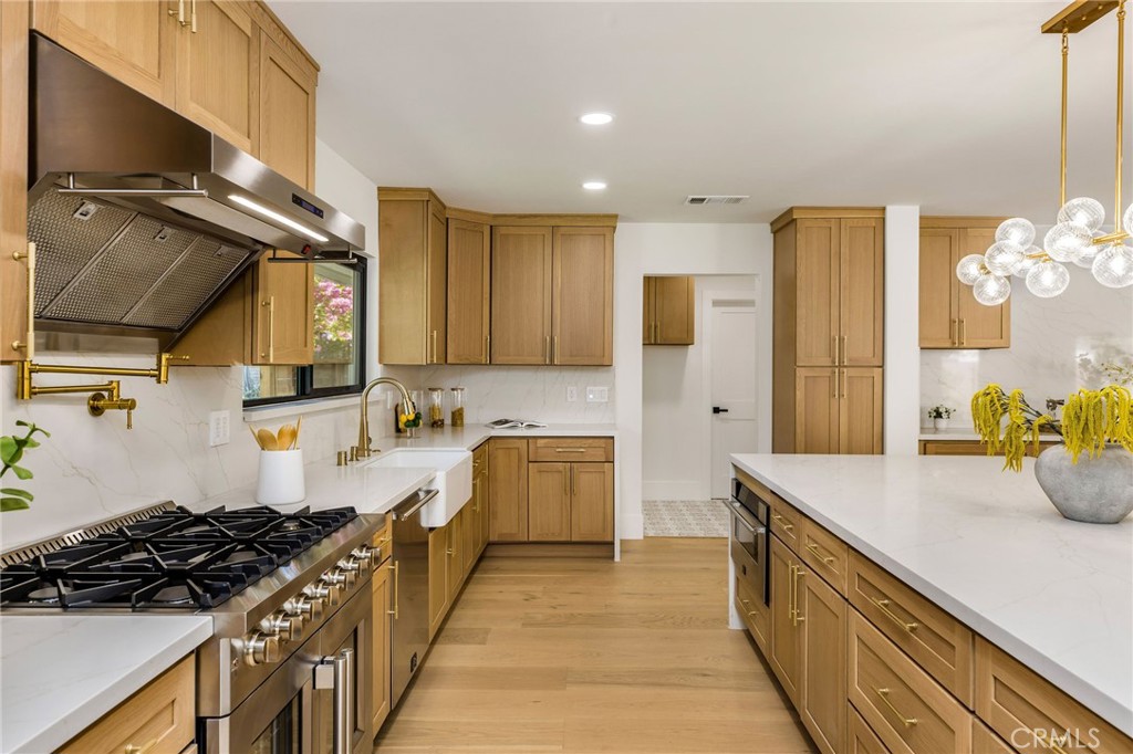 17601 McCormick Street Encino, CA 91316 - Photo 10 of 35