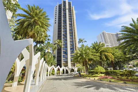 $525,000 | 300 Wai Nani Way, Unit II1817, Honolulu, HI 96815