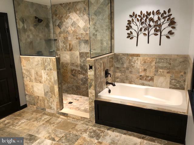 3197 Foxianna Road Middletown, PA 17057 - Photo 32 of 51 Master Bath