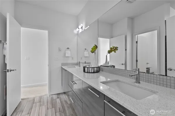 $712,500 | 2514 South Washington Street, Seattle, WA 98144