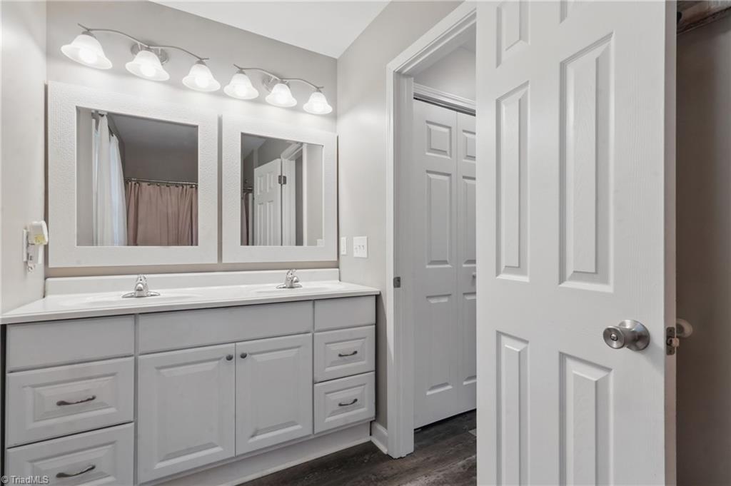 4402 Southern Webbing Mill Road Greensboro, NC 27405 - Photo 10 of 15 Primary bathroom