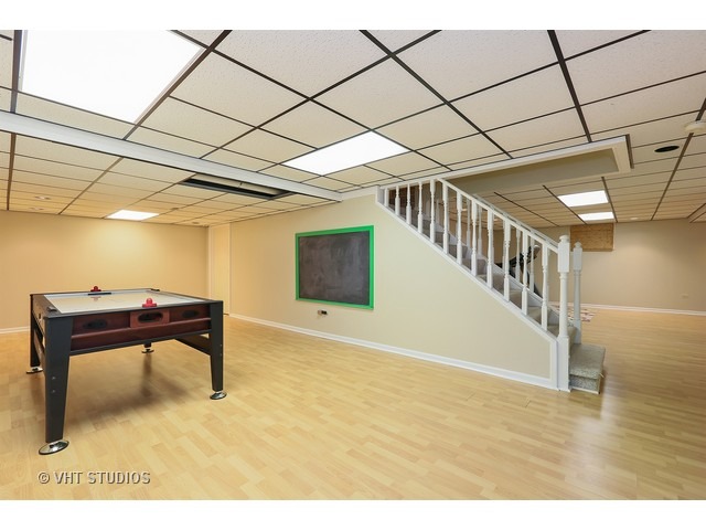 2481 Rio Grande Circle Naperville, IL 60565 - Photo 21 of 25 a hallway with a table and a potted plant