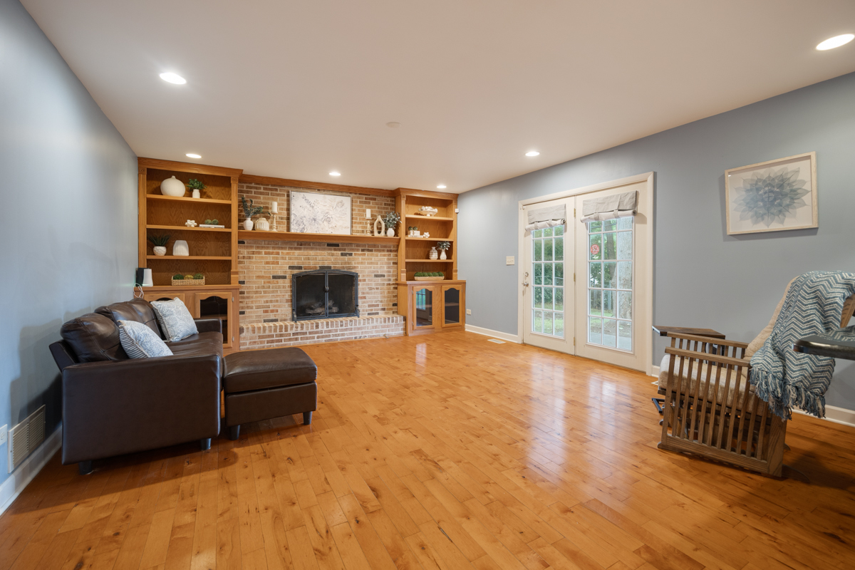 110 Bay Road McHenry, IL 60051 - Photo 9 of 24 Gallery Image 9