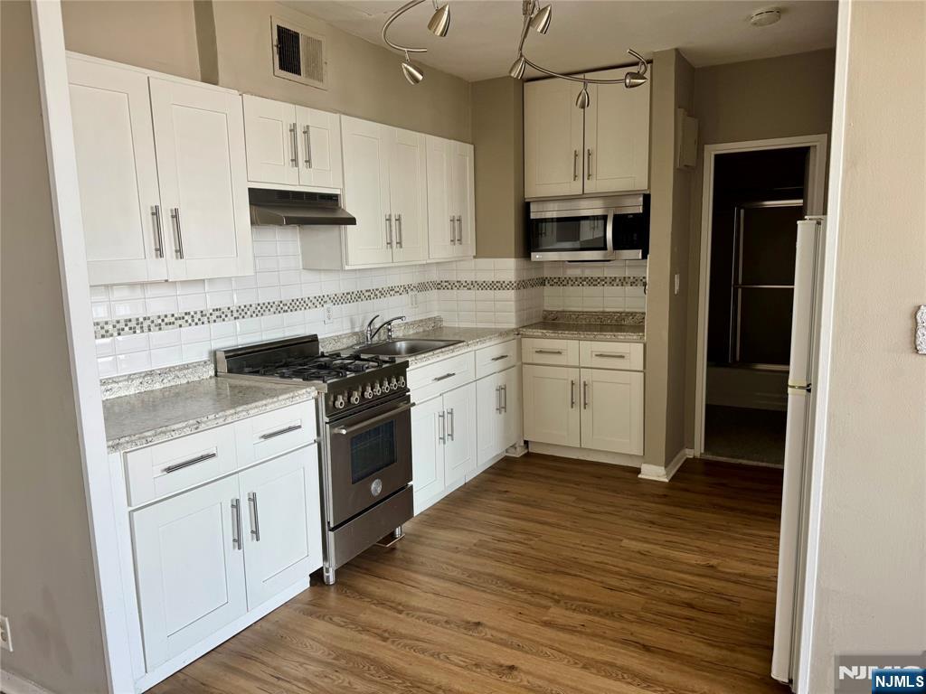 4 Horizon Road, Unit 1417 Fort Lee, NJ 07024 - Photo 8 of 17