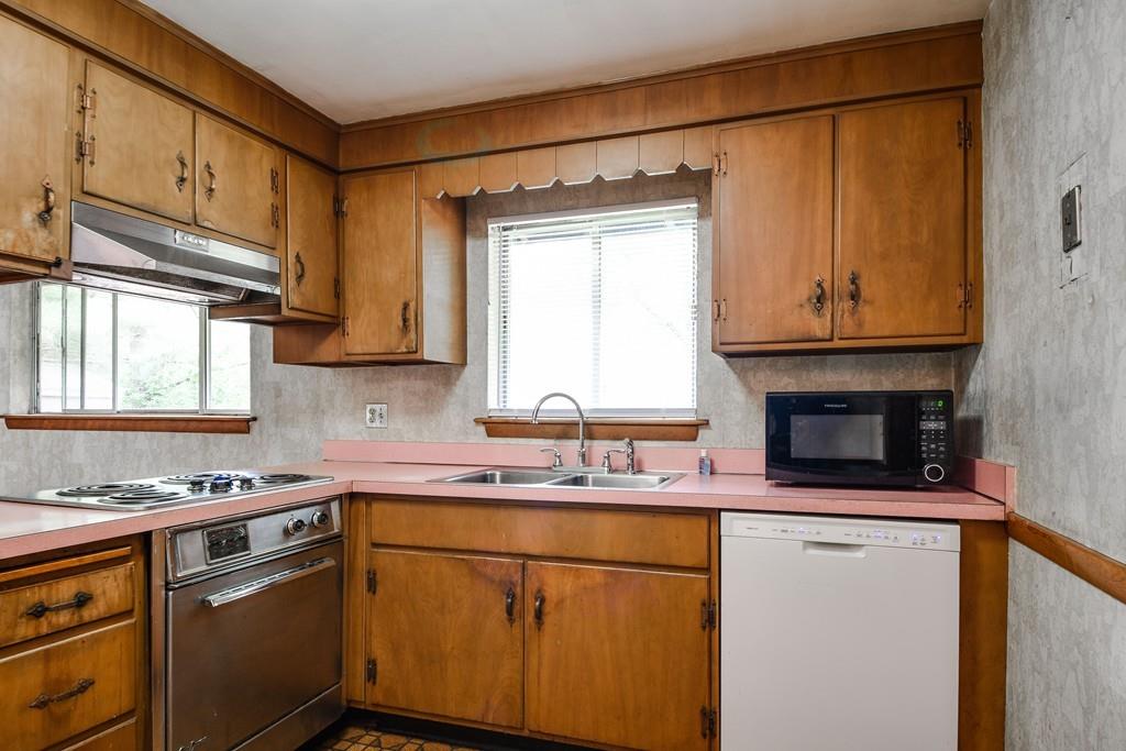 79 Joseph Road Framingham, MA 01701 - Photo 11 of 26