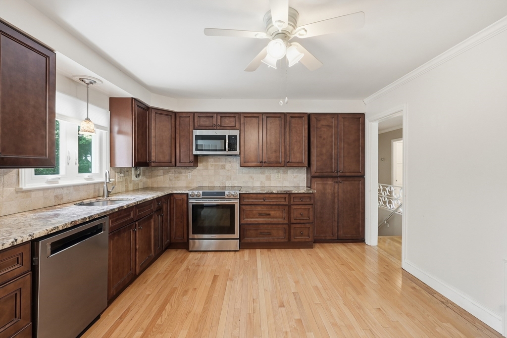 22 Maxdale Road Worcester, MA 01602 - Photo 11 of 34