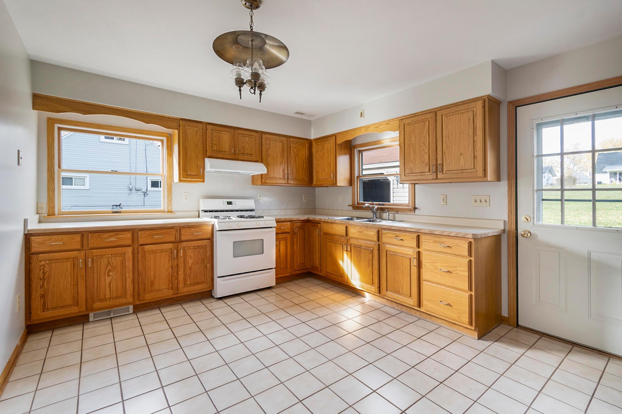 4168 Burkey Road Youngstown, OH 44515 - Photo 3 of 33 4168 Kitchen c