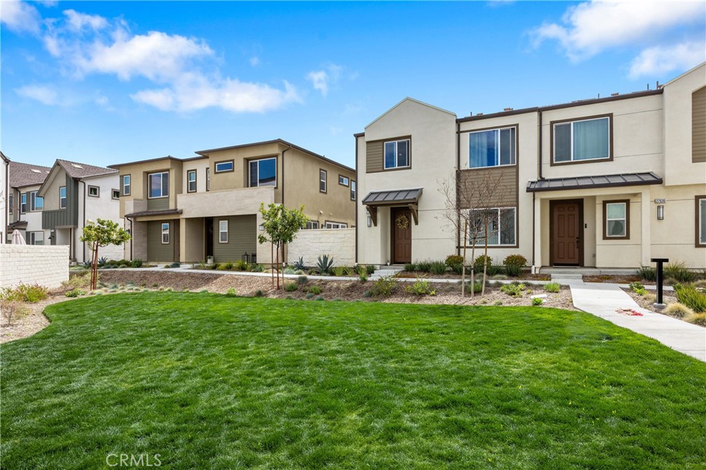 27632 Ensemble Valencia, CA 91381 - Photo 1 of 14