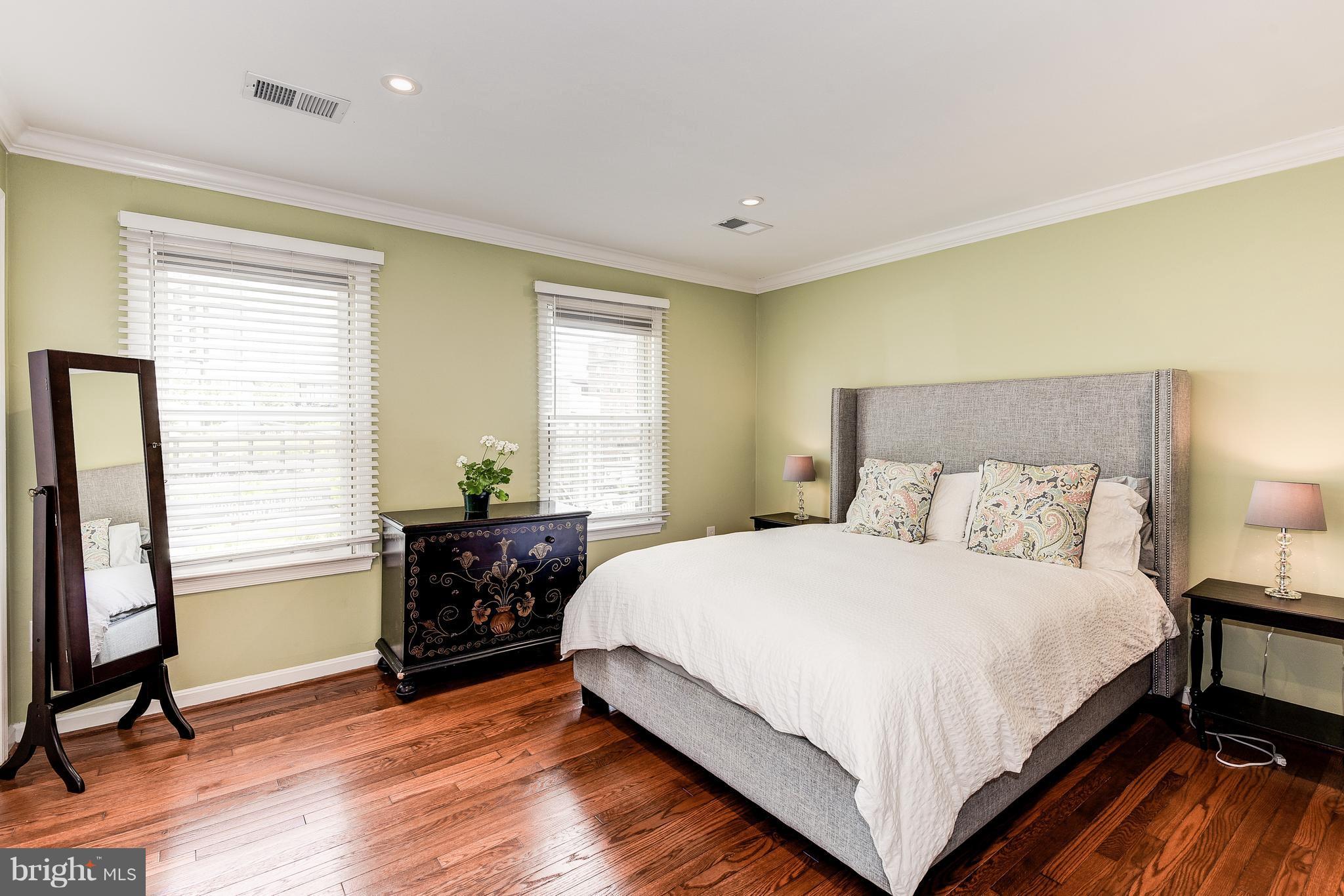 1910 T Street Northwest, Unit 31 Washington, DC 20009 - Photo 24 of 28 Bath (Master)