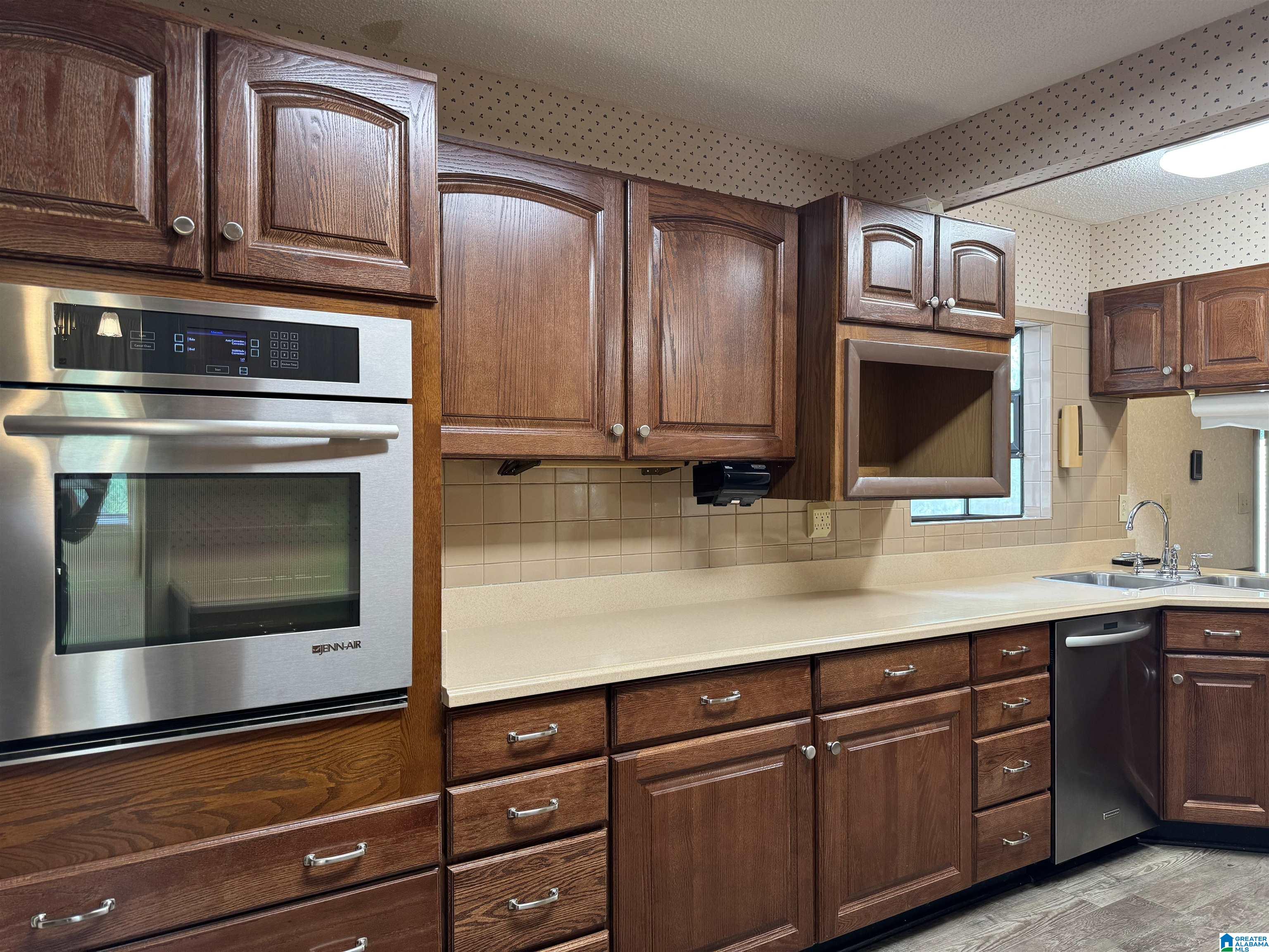 1109 Hardwick Lane Birmingham, AL 35209 - Photo 3 of 60